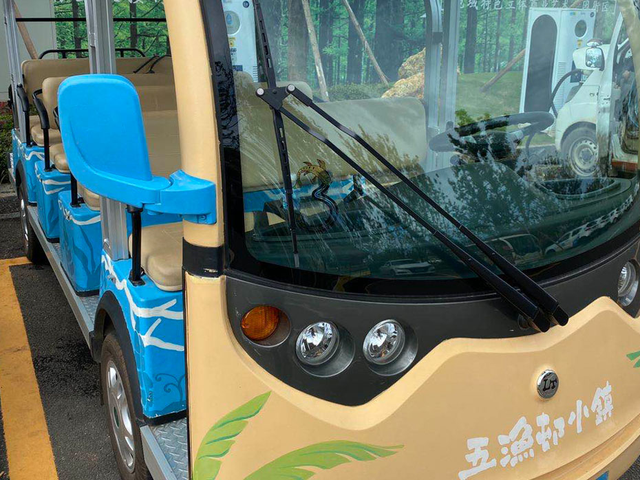 某集團 交車現場